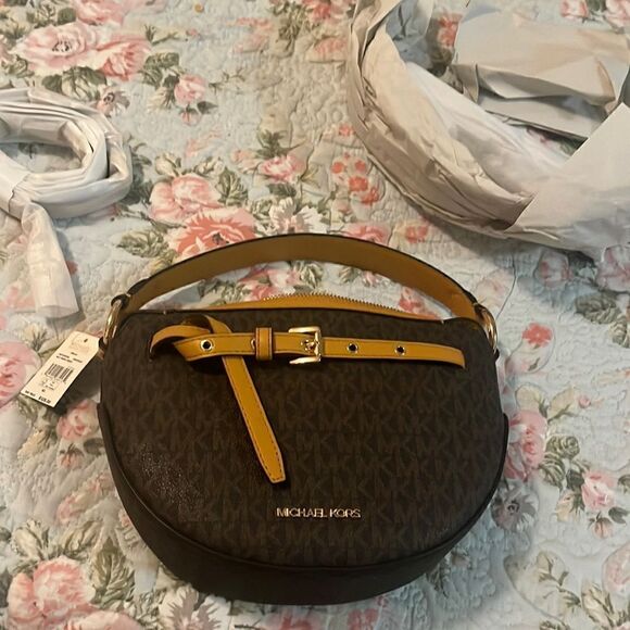Michael Kors, Emilia - Picture 1 of 9